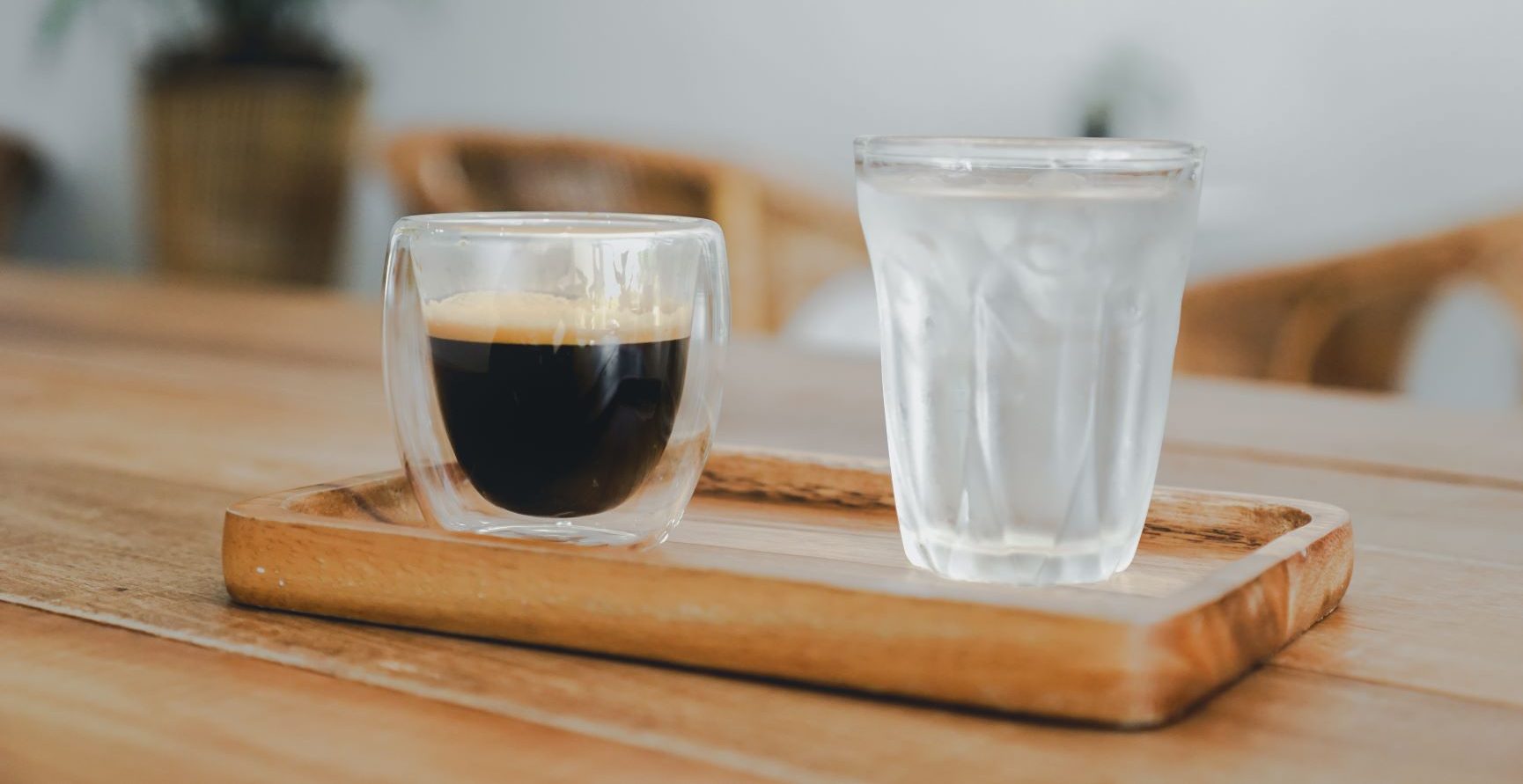 نوشیدن آب قبل از قهوه